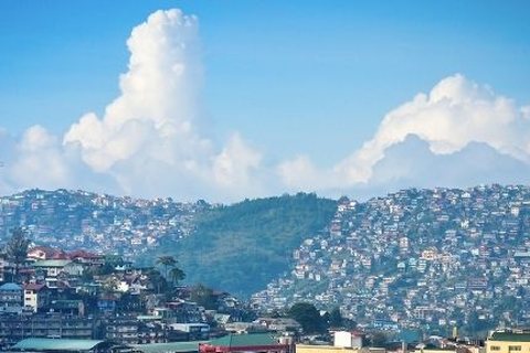 山に囲まれたバギオの街並み