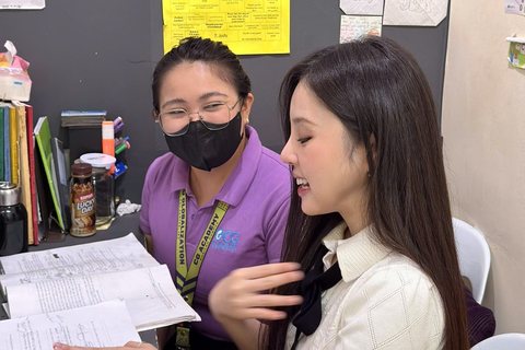 フィリピン人講師と向かい合って話す、マンツーマンの英会話の授業